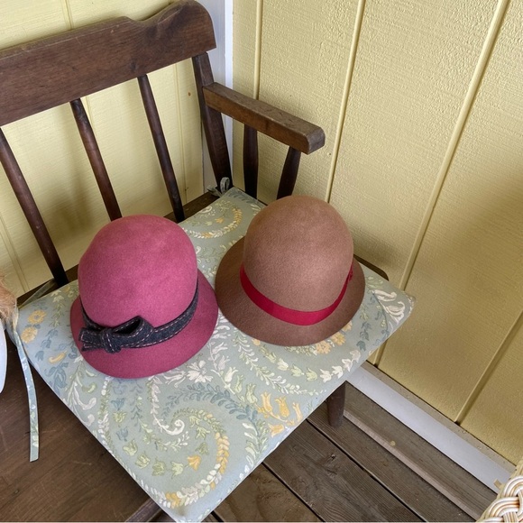 Two fabulous bucket hats in 100% wool. Warm and one size fits all. So stylin’. - Picture 7 of 13